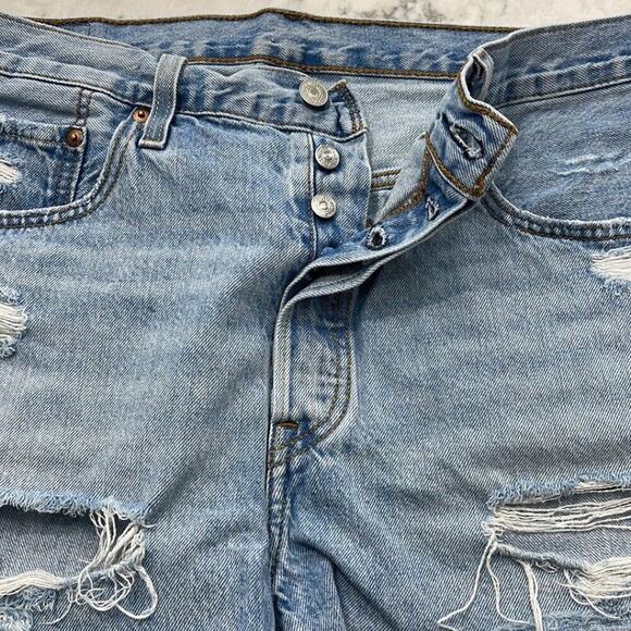 Women’s Levi’s 501 Light Washed Denim Cutoff Jean Shorts Size 32 - Picture 7 of 7